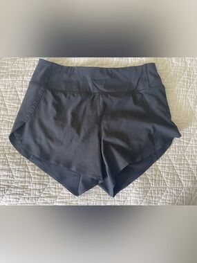 Athleta Black Run With It Shorts 3.5”